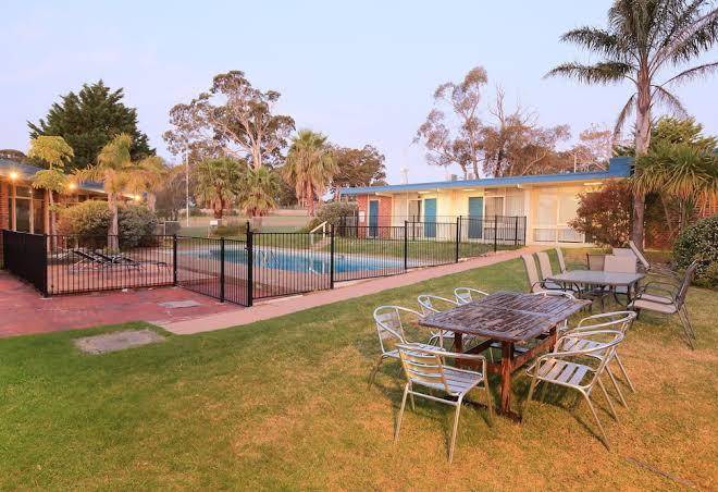 Absolute Lakes Entrance Motel Image