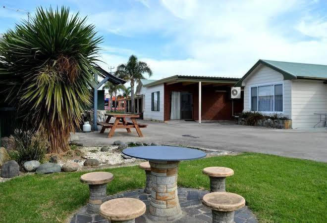 Lakes jakaranda holiday units