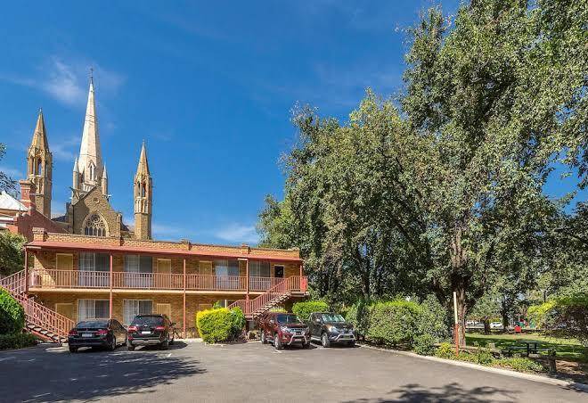 Cathedral motor inn