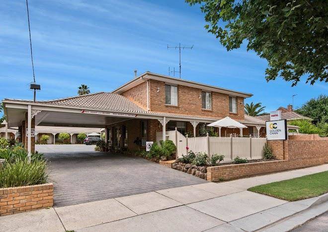 Golden Square Motor Inn Image