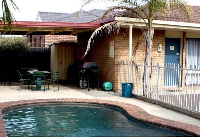 Country home motor inn