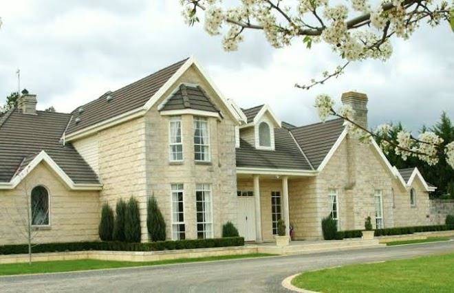 Montfort manor