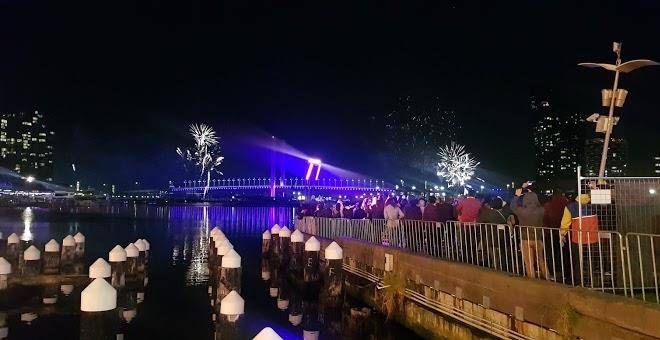 100 harbour esplanade