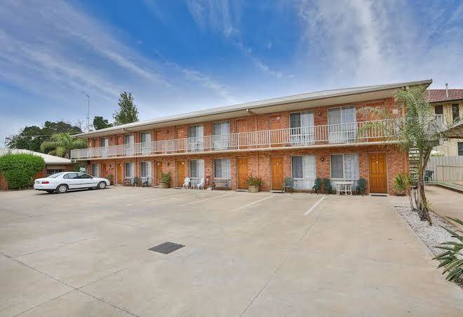 Red cliffs colonial motel