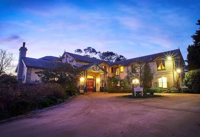 Woodman estate lakeside luxury accommodation