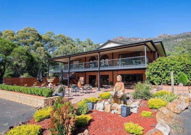 Country plaza halls gap