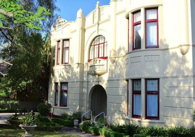 Toorak manor