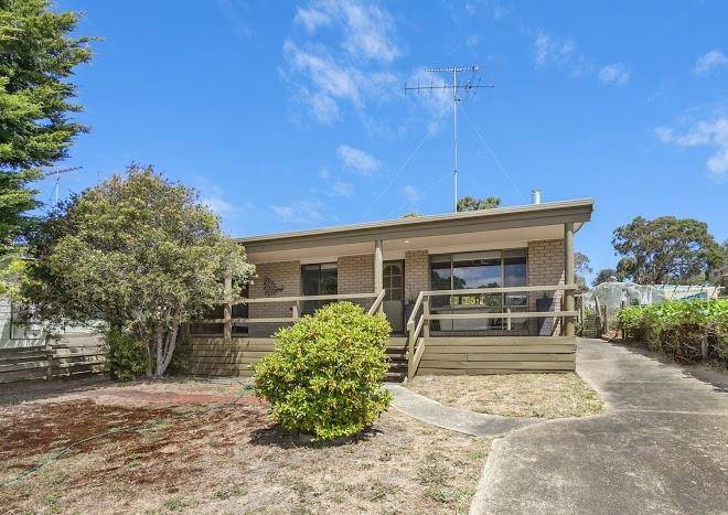 Beach hut holiday home anglesea