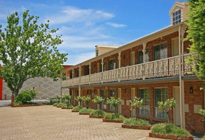 Hermitage Motor Inn Image