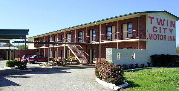 Twin city motor inn