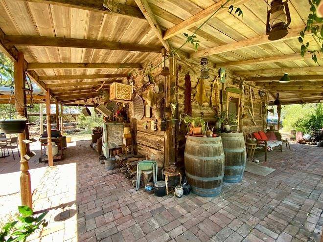 Leura log cabin