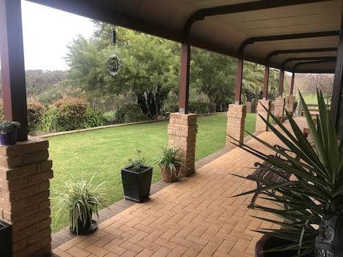 Atina rocks country homestead