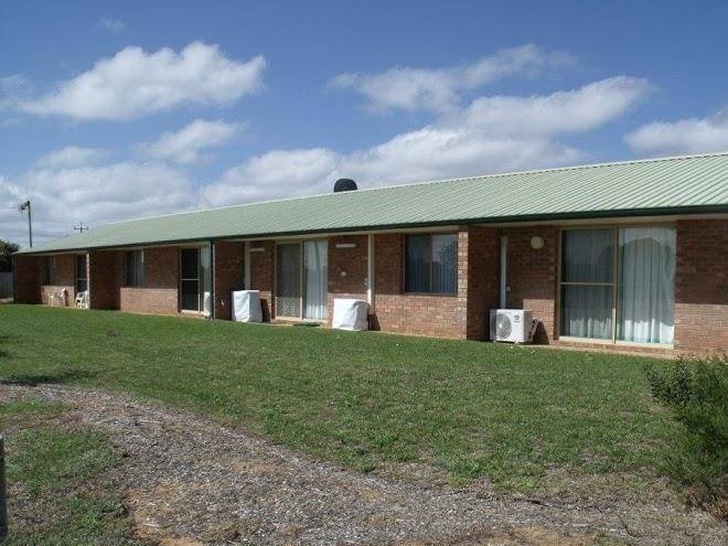 Leeman holiday units