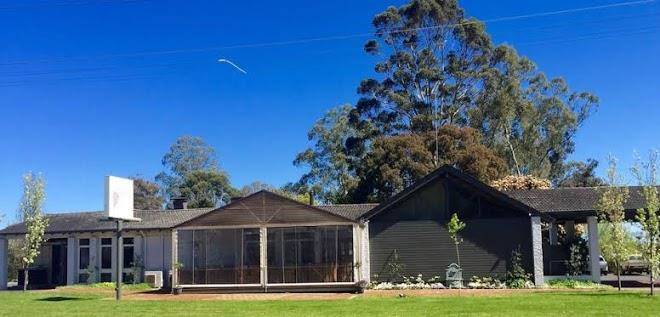 Kingsley motel and cabernet restaurant