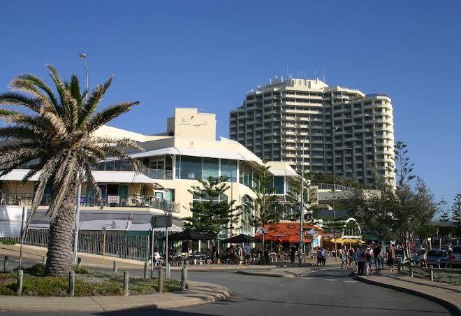 Scarborough & absolutely beachfront accommodation