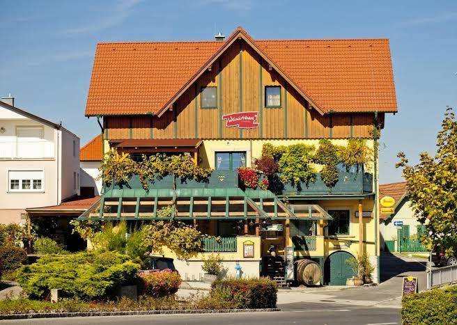 Weinwirtshaus fam wlaschits og
