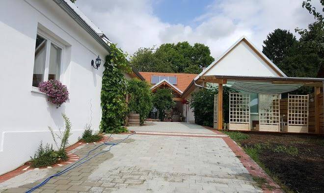Blauregenhof
