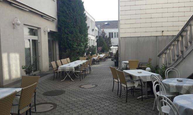 Weinhotel Pasler Back Image