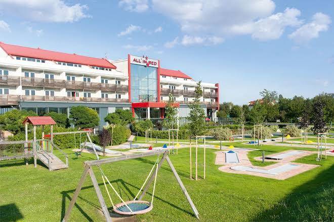 Thermenhotel all in red