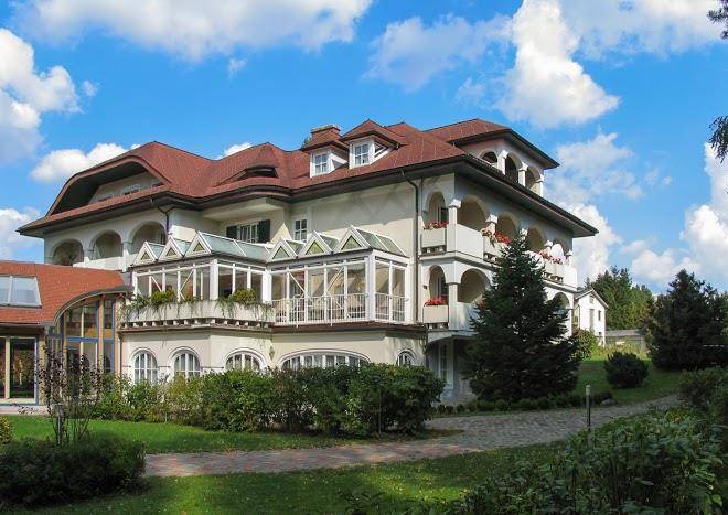 Weiss Hotelbetriebe Image