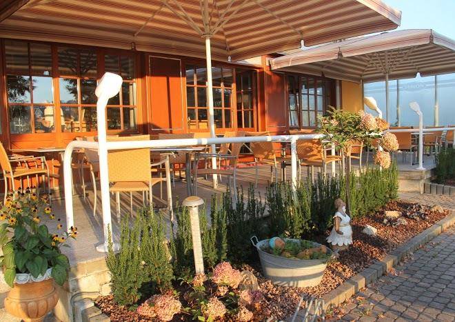 Hotel & cafe simon