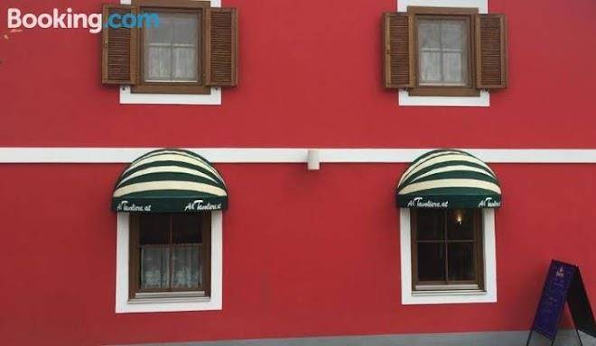 Al tavoliere at mangiare bere e comprare italiano