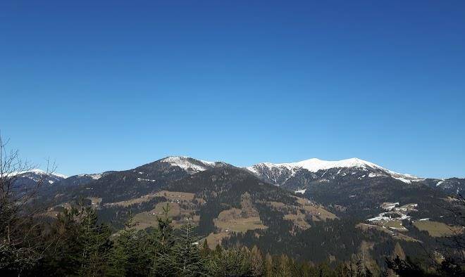 Almhaus verditz direkt an der skipiste