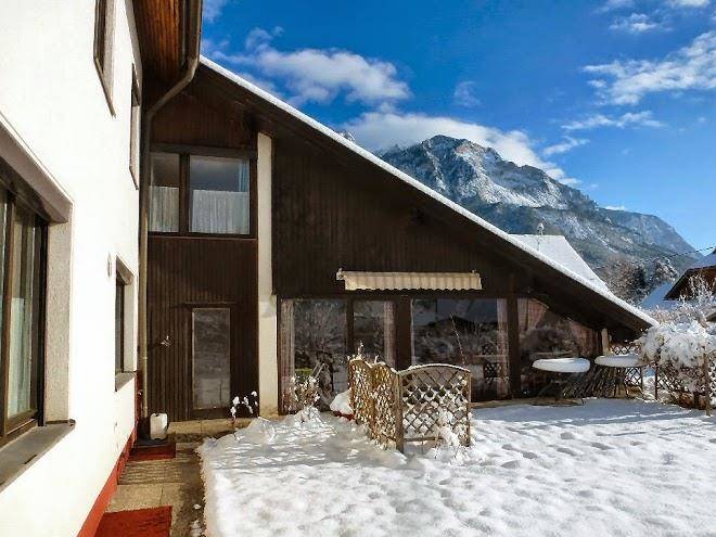 Haus tapestry