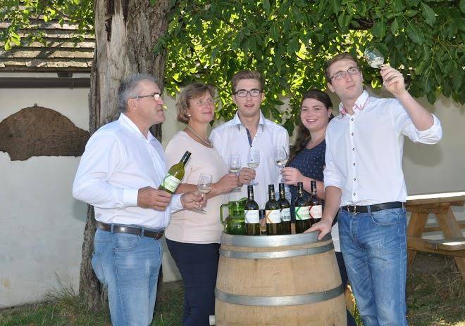 Weinbau und zimmervermietung johann und margit kahrer