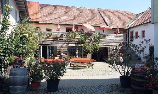 Wein heuriger gastehaus familie holzheu