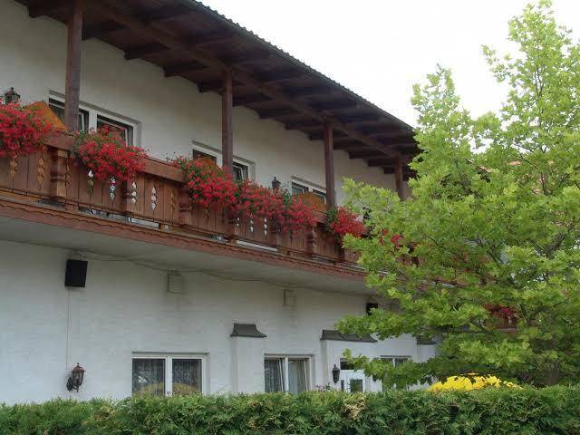 S`wirtshaus hey ho & co