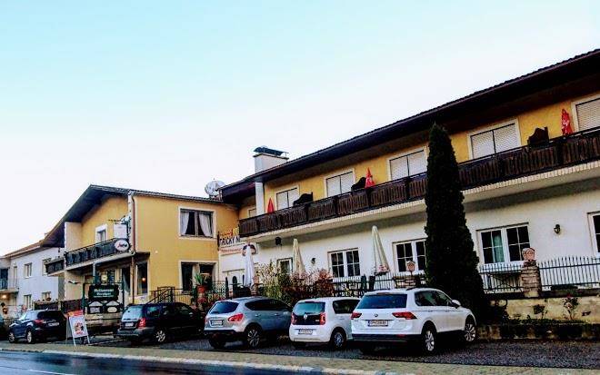 Cafe restaurant bernhart wirtshausbuhne