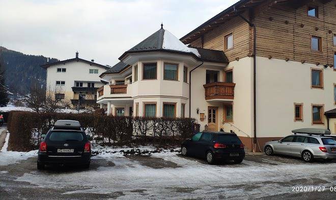 Holzman­nhof