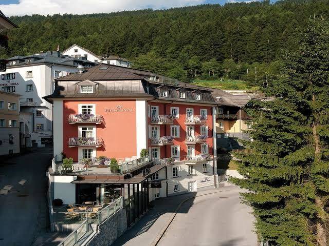 Hotel post