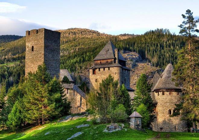 Burg finstergrun