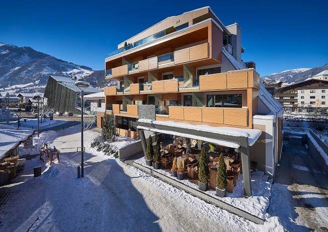 Lederer's living the smart hotel