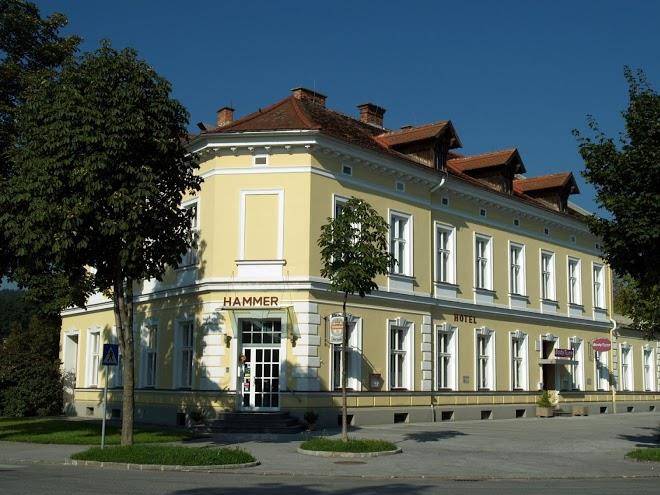 Hotel restaurant hammer