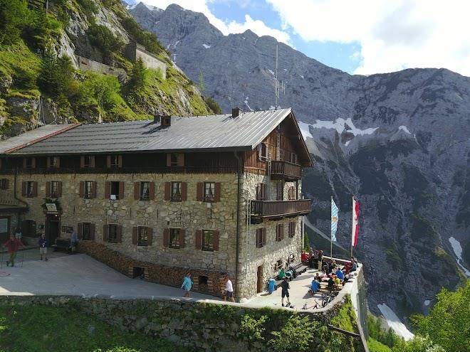 Karwendelhaus im alpenpark karwendel