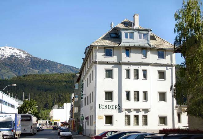 Binders budget city mountain hotel