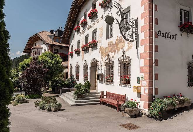 Hotel strasserwirt herrenansitz zu tirol