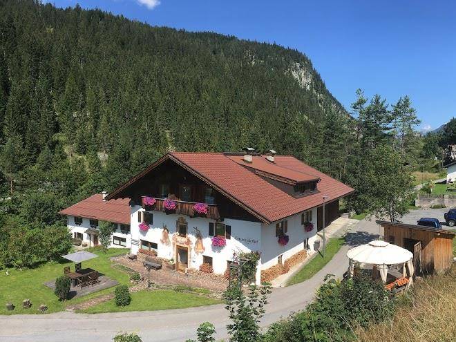 Haus schnee kristall ehrwald zugspitzarena tirol