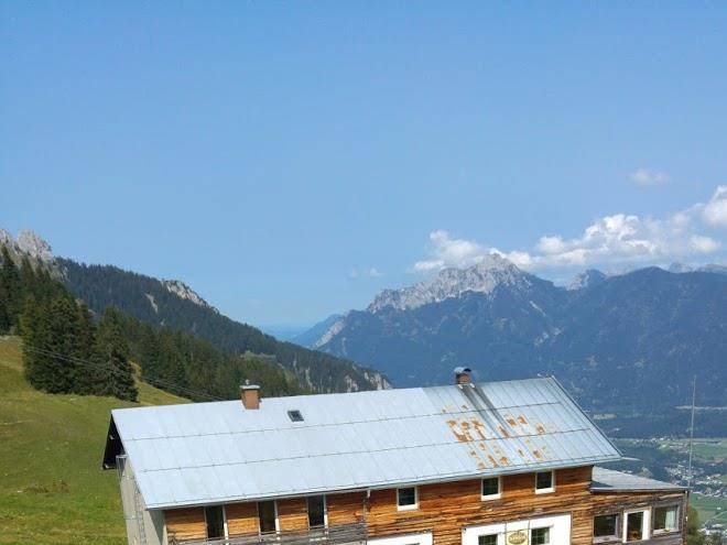 Hahnenkamm singer hutte