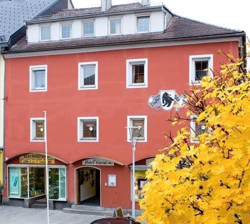 Hotel garni schwarzer bar