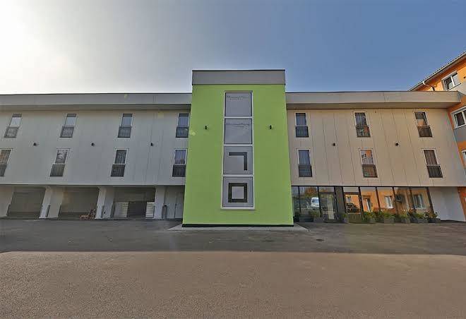 Montagehotel business & city