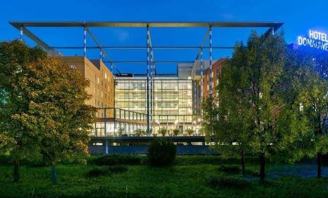 Trans world hotel donauwelle
