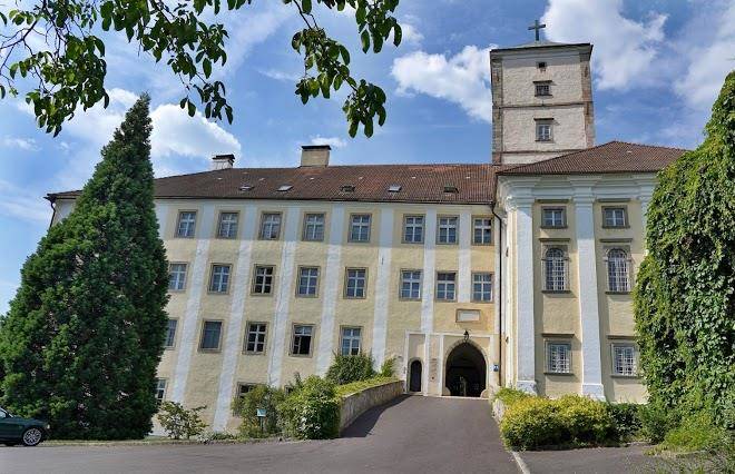 Gastehaus & jugendherberge schlos riedegg