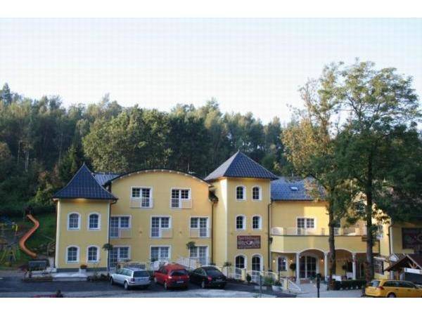 Gasthof & hotel zum grunen wald fam wolfsegger