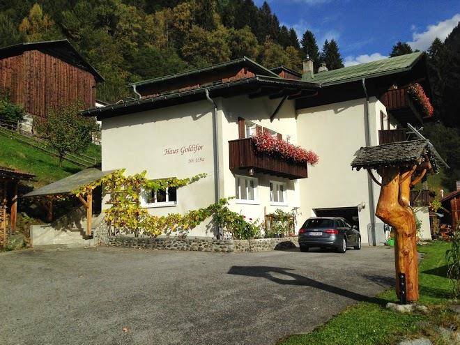 Haus goldifor zimmer fruhstuck