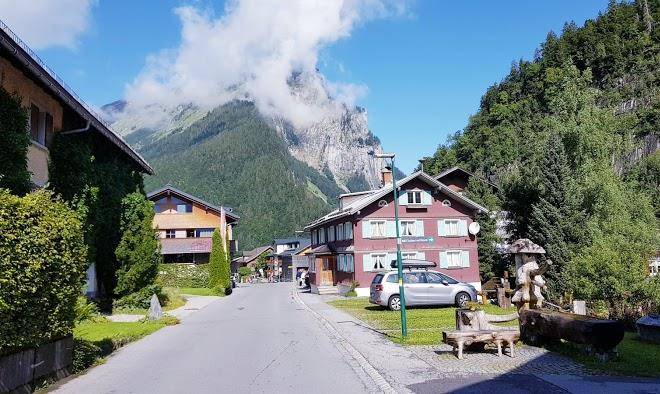 Haus alpengluhn