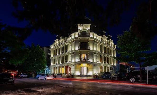 Gold hotel